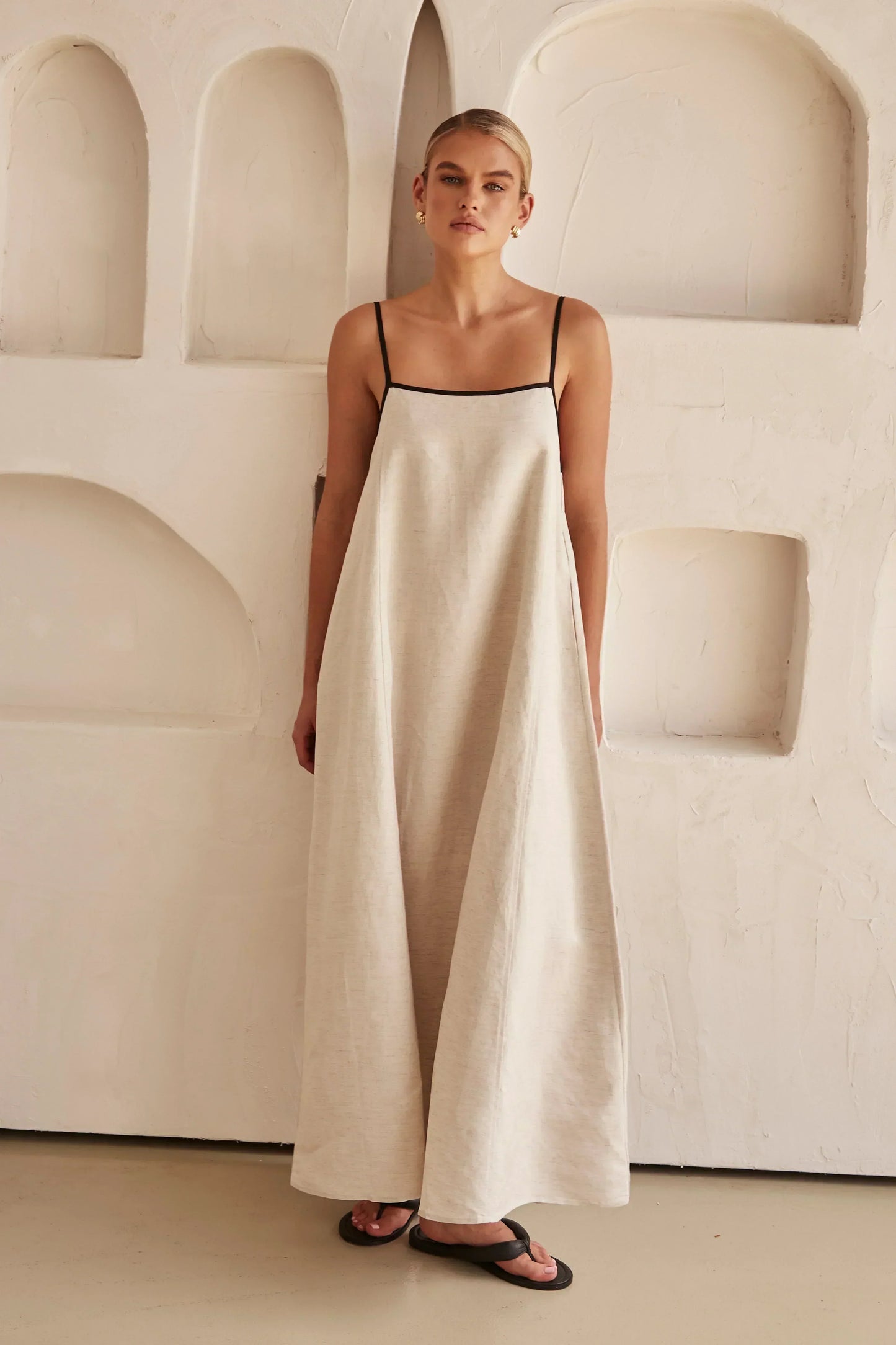 Women's - Minimalist Maxi Dress – Spaghetti Straps – Elegant Fashion