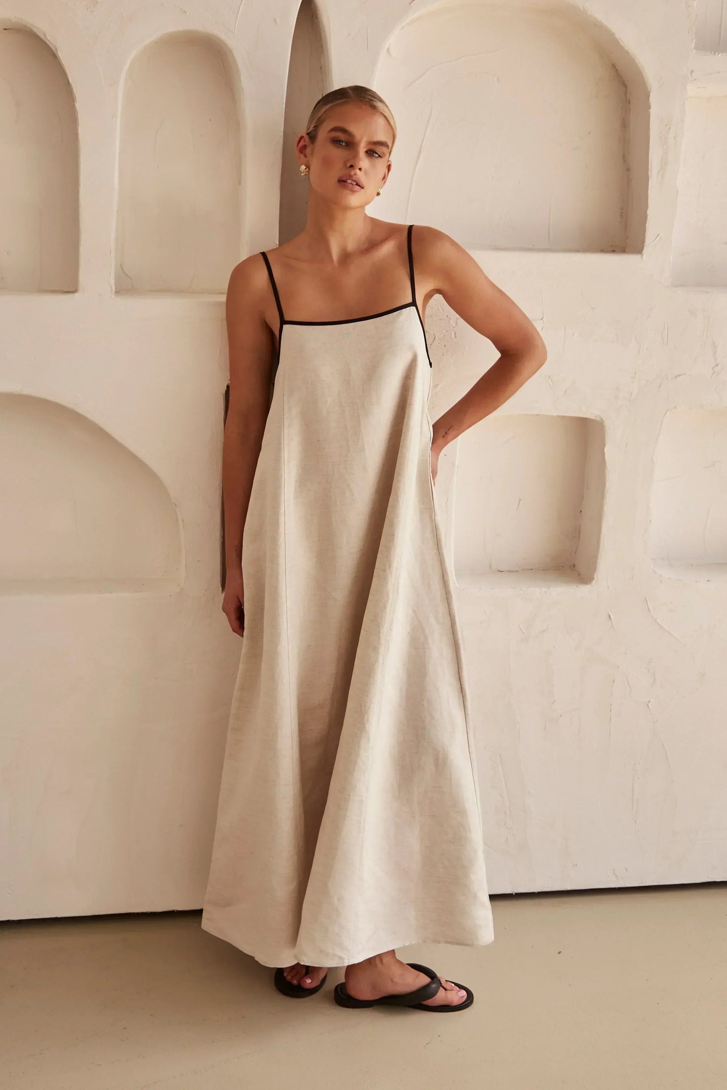 Women's - Minimalist Maxi Dress – Spaghetti Straps – Elegant Fashion