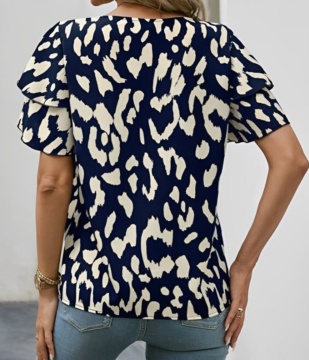 Loose printed blouse with short sleeves