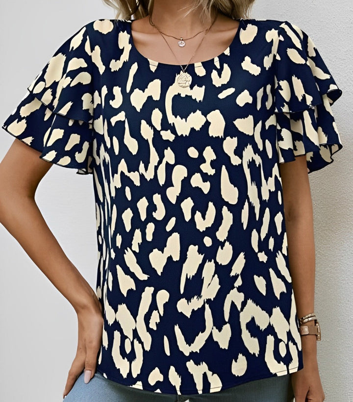 Loose printed blouse with short sleeves