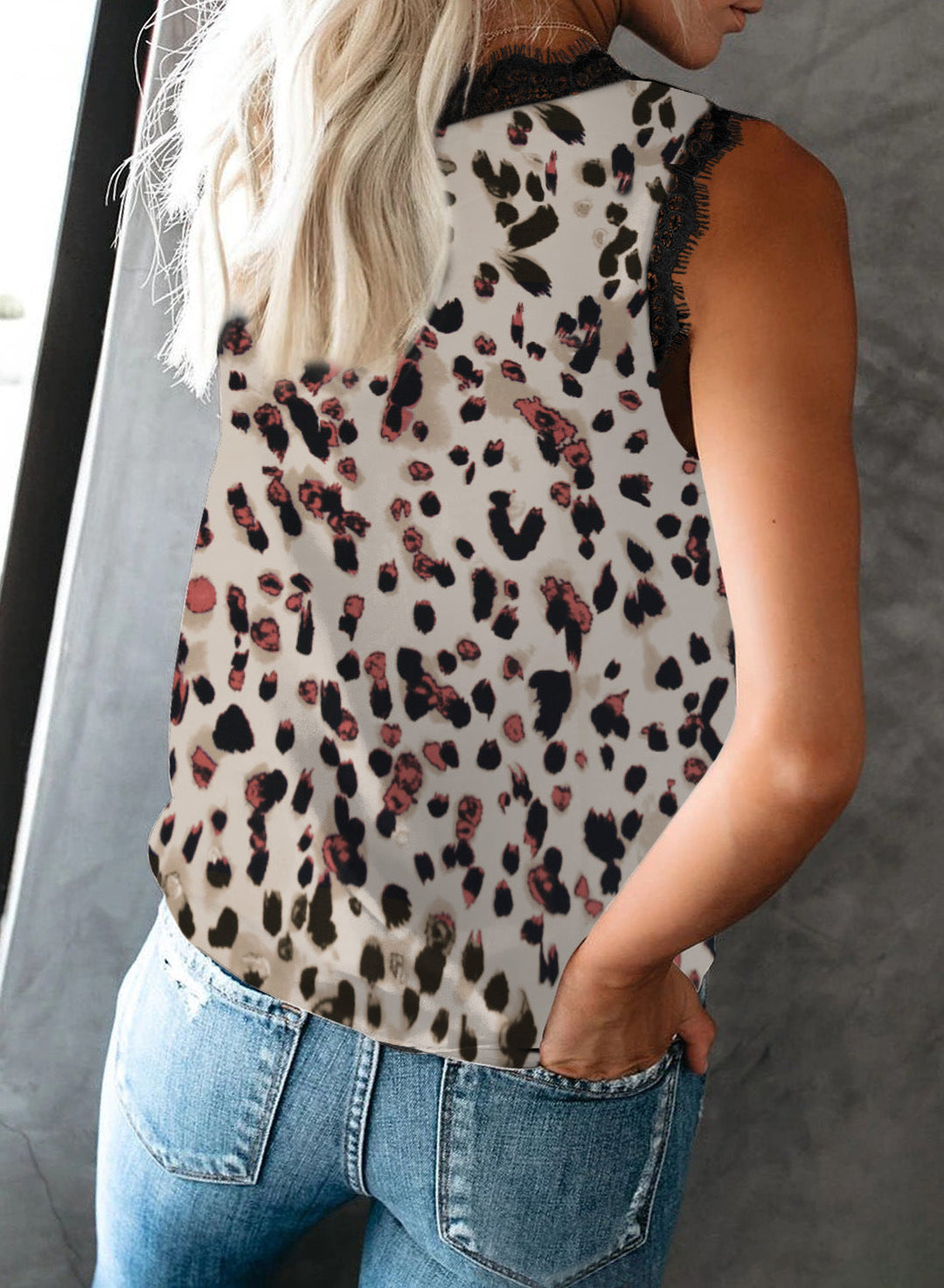 Classy Lace V-neck sleeveless blouse