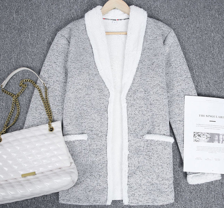 Cosy grey and white double-pocket cardigan