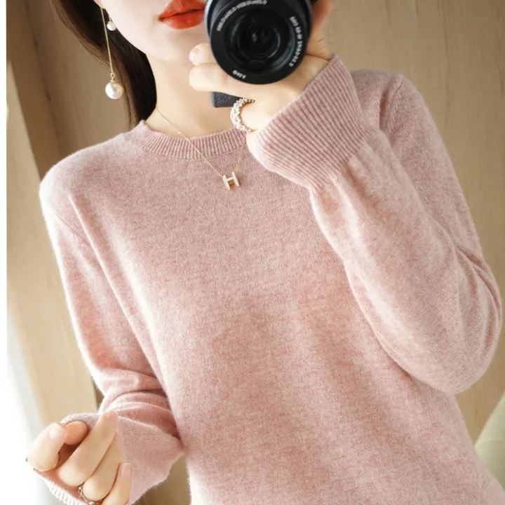 Comfortable lightweight knitted jumper