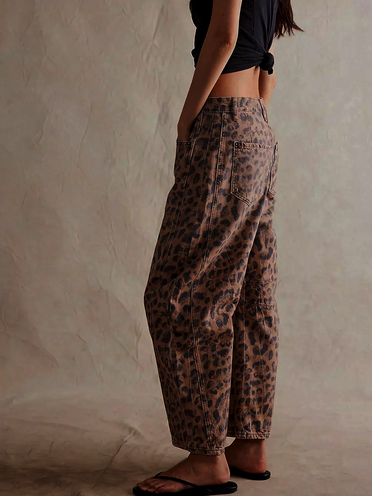 Women's - Barrel Jeans - Leopard Print - Trendy Casual Style for Everyday Wear