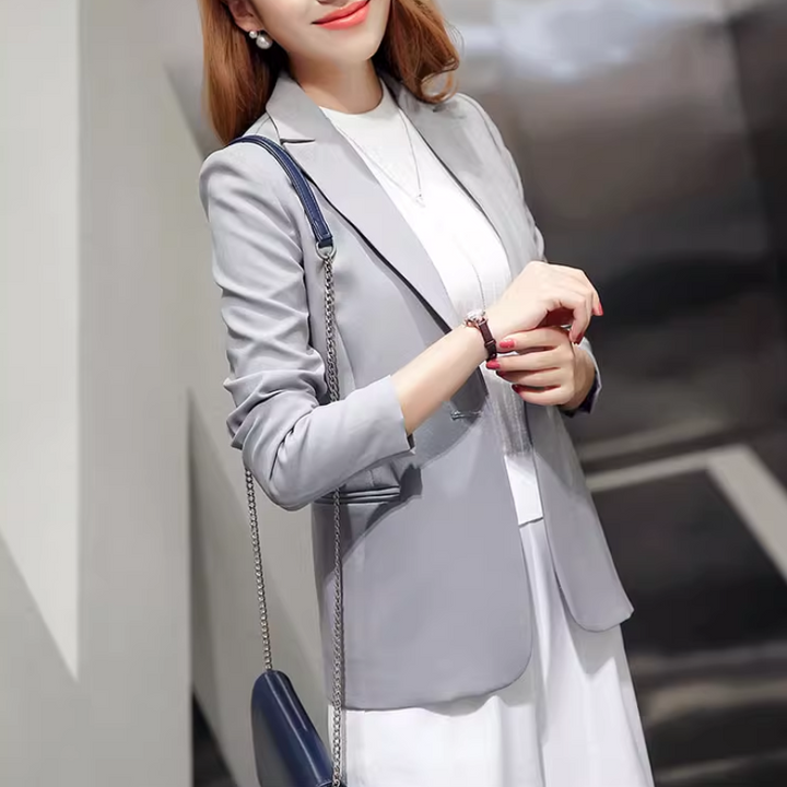 Elegant women's blazer with ankle button fastening