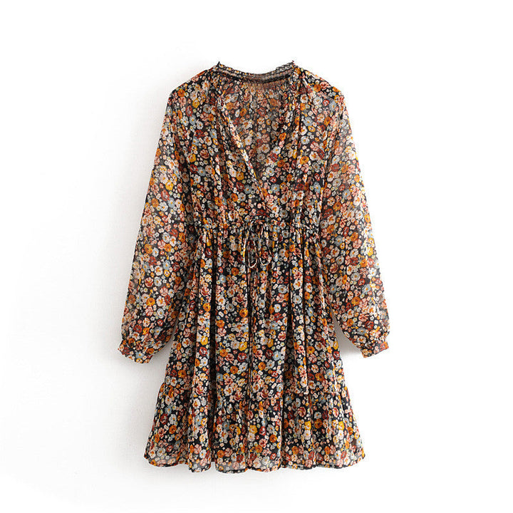 Graceful long-sleeved pleated dress with bohemian print