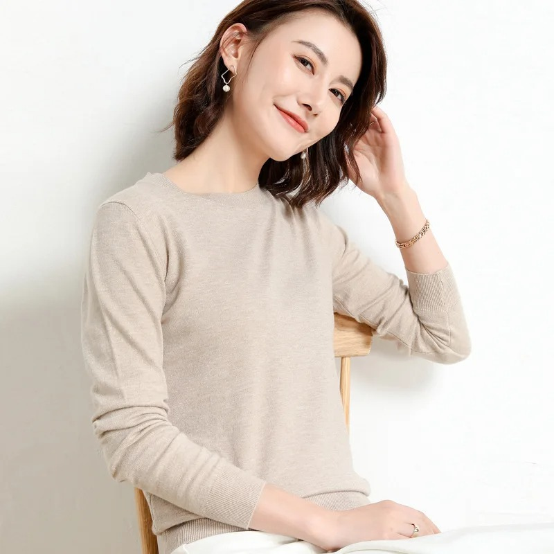 Comfortable lightweight knitted jumper