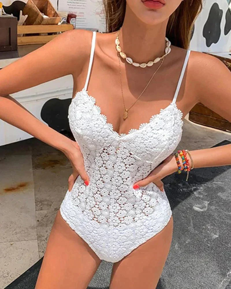 Saskia™ - One-piece swimming costume with floral embroidery