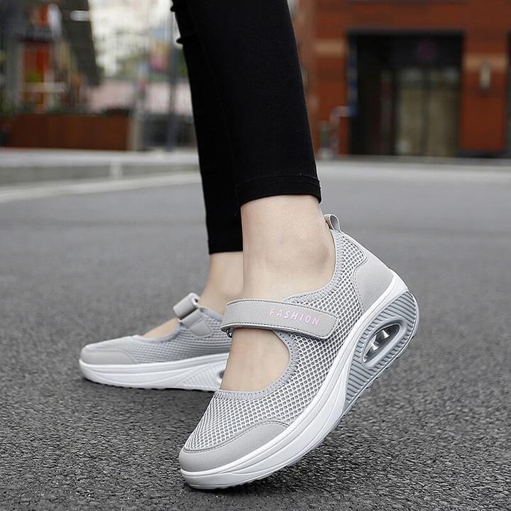 Amelia™ | Lightweight, breathable and elasticated women's hiking shoes