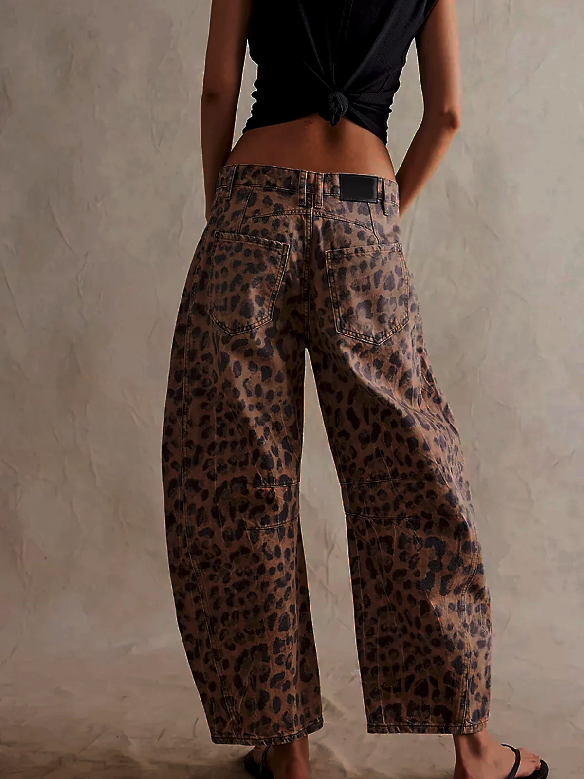 Women's - Barrel Jeans - Leopard Print - Trendy Casual Style for Everyday Wear