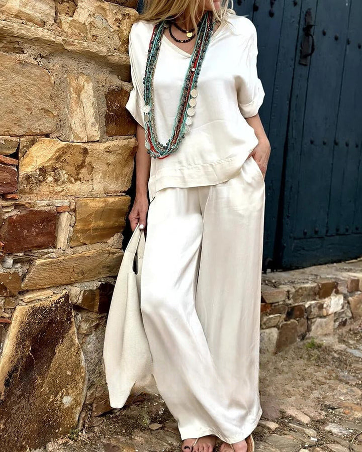 Women's - Elegant Blouse and Trouser Set - Chic Style - Perfect for Any Occasion - Comfortable and Stylish Outfit