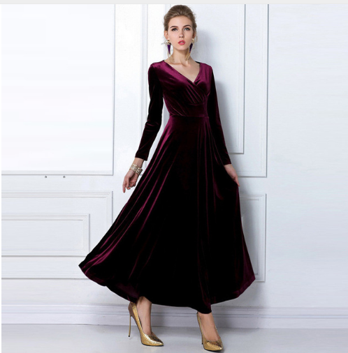 Glamorous Chic dress with thickened V-neckline