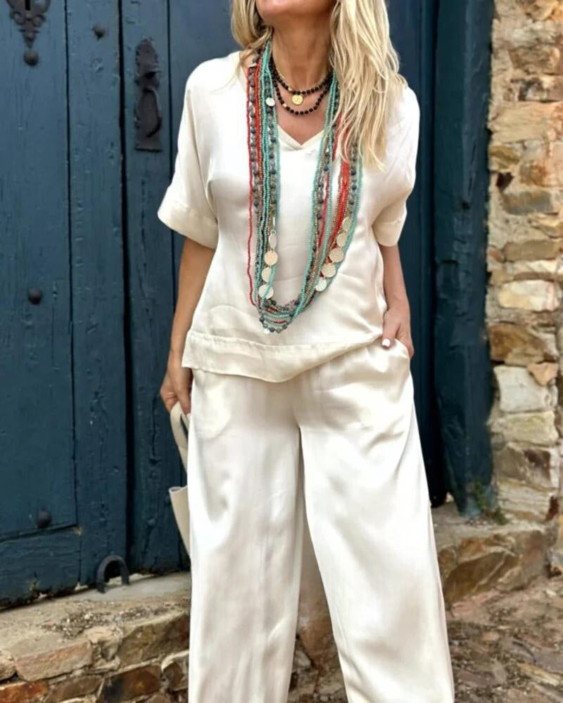 Women's - Elegant Blouse and Trouser Set - Chic Style - Perfect for Any Occasion - Comfortable and Stylish Outfit