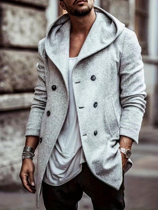 Hooded coat with long sleeves