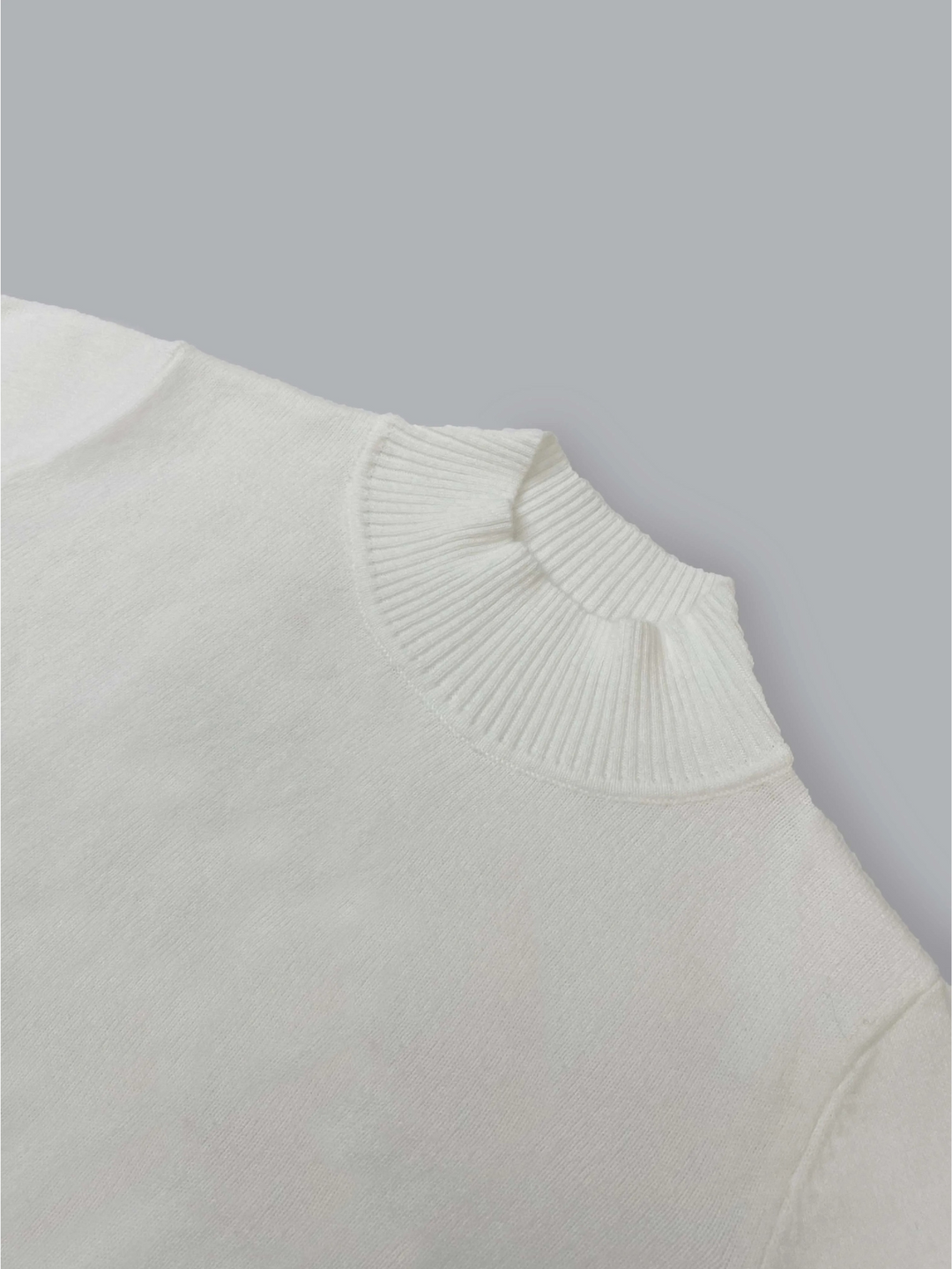 Classic round-neck jumper, timeless knitwear