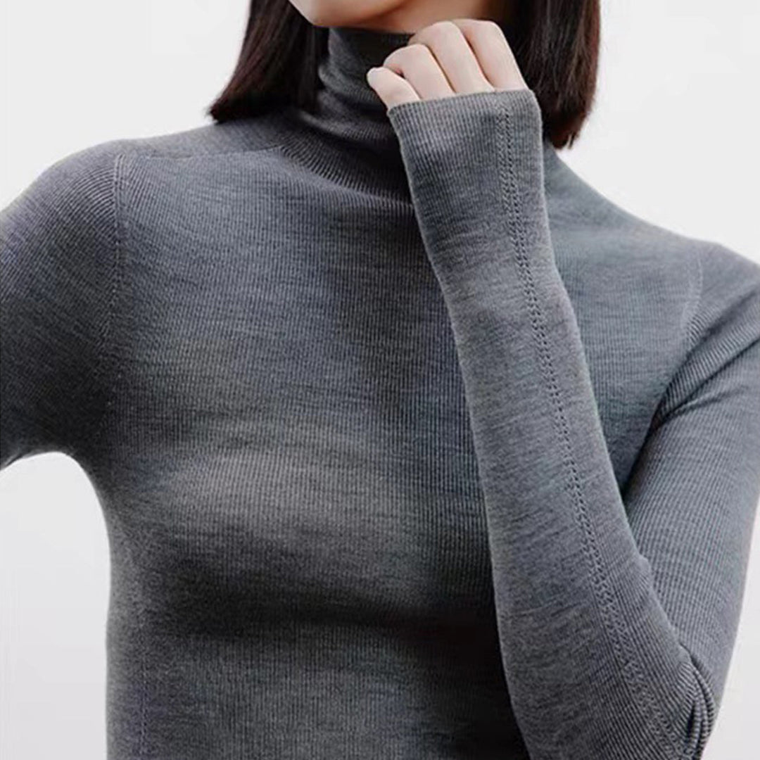 Plain-coloured long-sleeved knitted top with high neckline