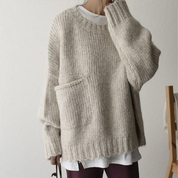 Oversized jumper with ivory-coloured pocket front