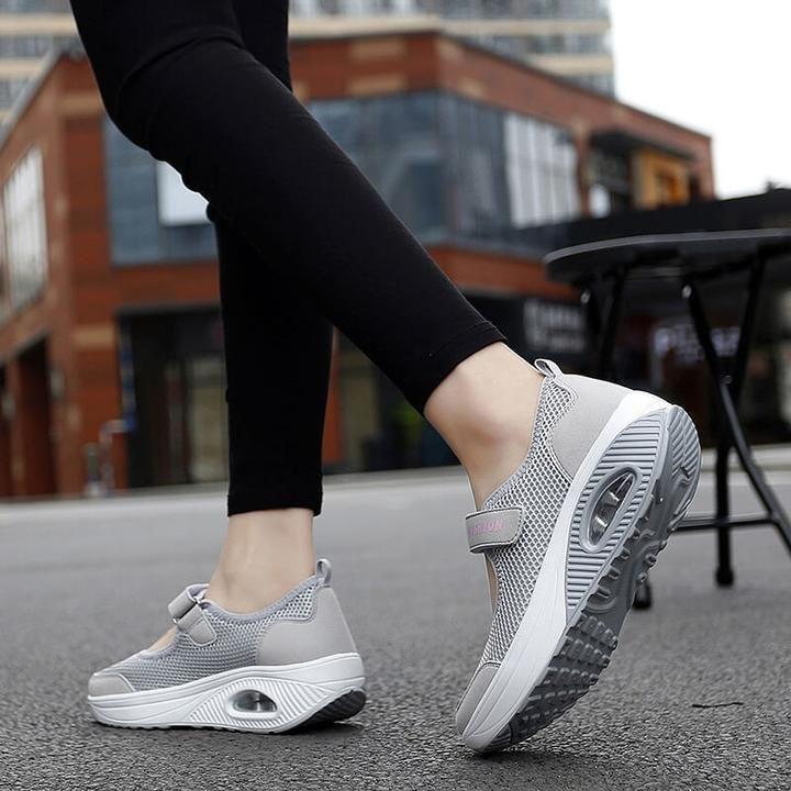 Amelia™ | Lightweight, breathable and elasticated women's hiking shoes