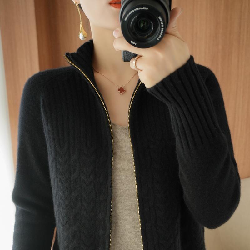 Cashmere cardigan with cord