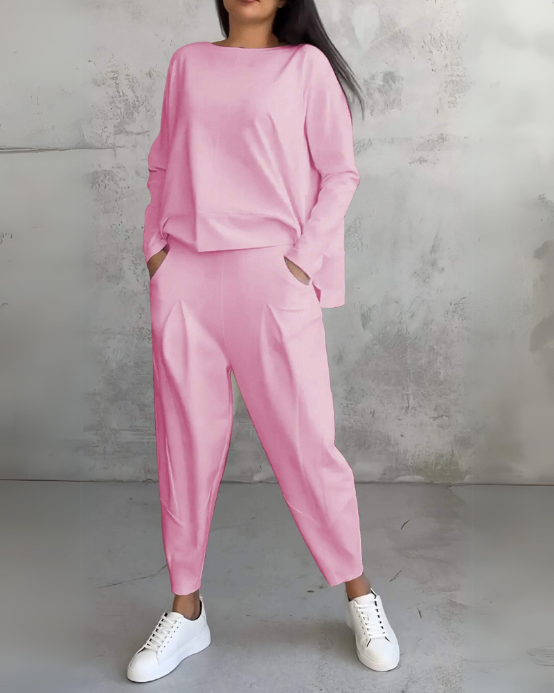 Women's - Elegant Two-Piece Set - Comfortable Fabric - Perfect for Casual or Dressy Occasions
