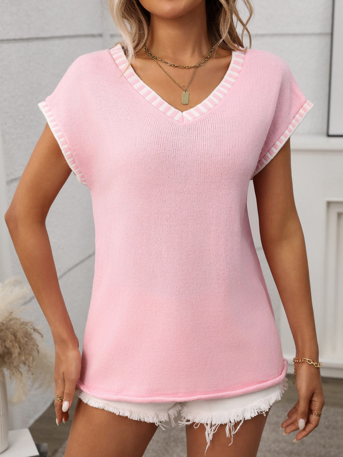 Women's - Contrast Trim V-Neck Short Sleeve Knit Top - Stylish & Comfortable