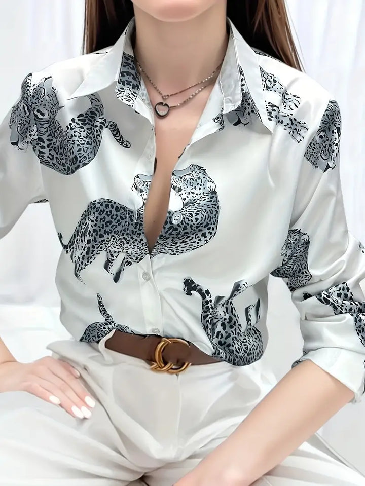 Casual shirt with leopard motif and button placket