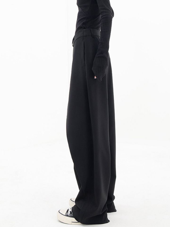 Asymmetric baggy trousers