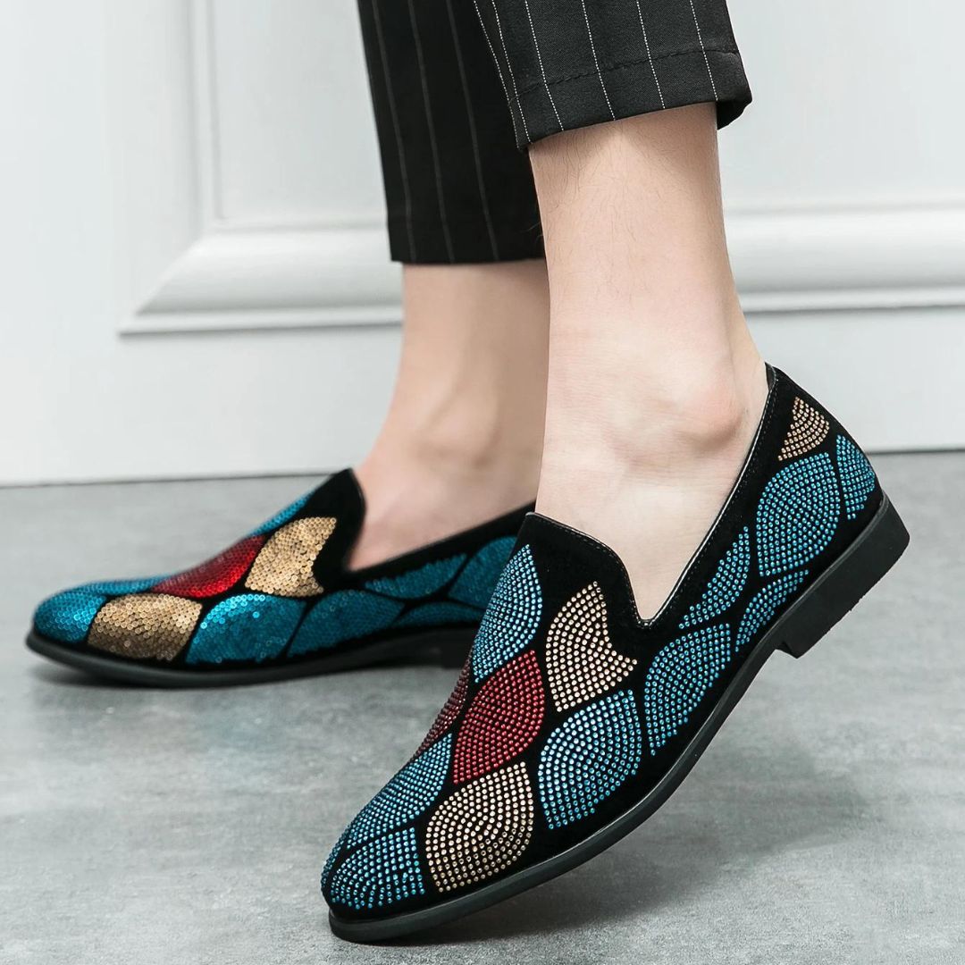 Modern slip-on shoes with geometric pattern