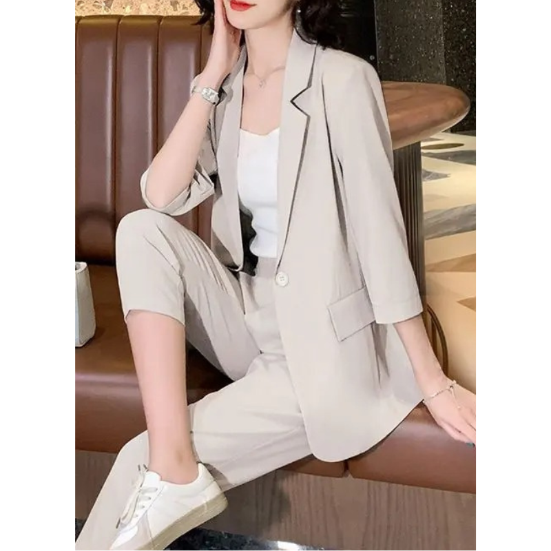 Stylish ladies' blazer with 3/4 sleeves