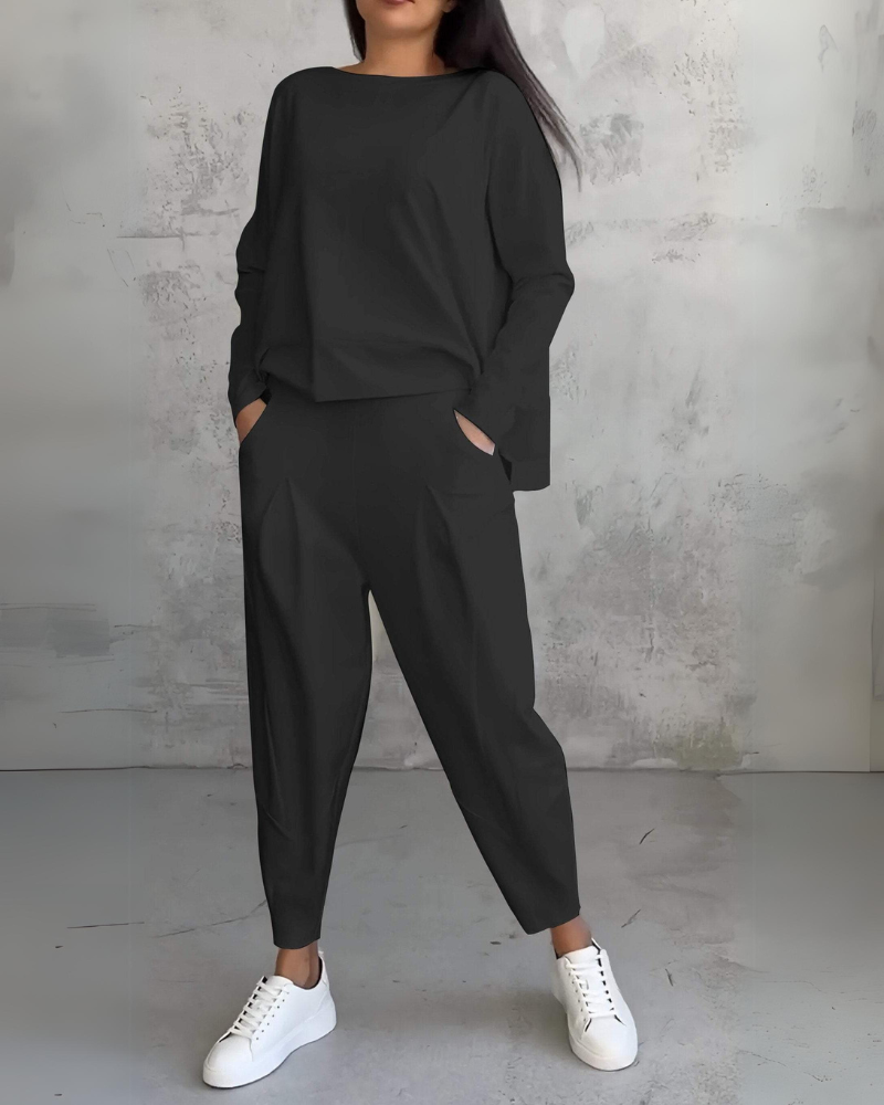 Women's - Elegant Two-Piece Set - Comfortable Fabric - Perfect for Casual or Dressy Occasions