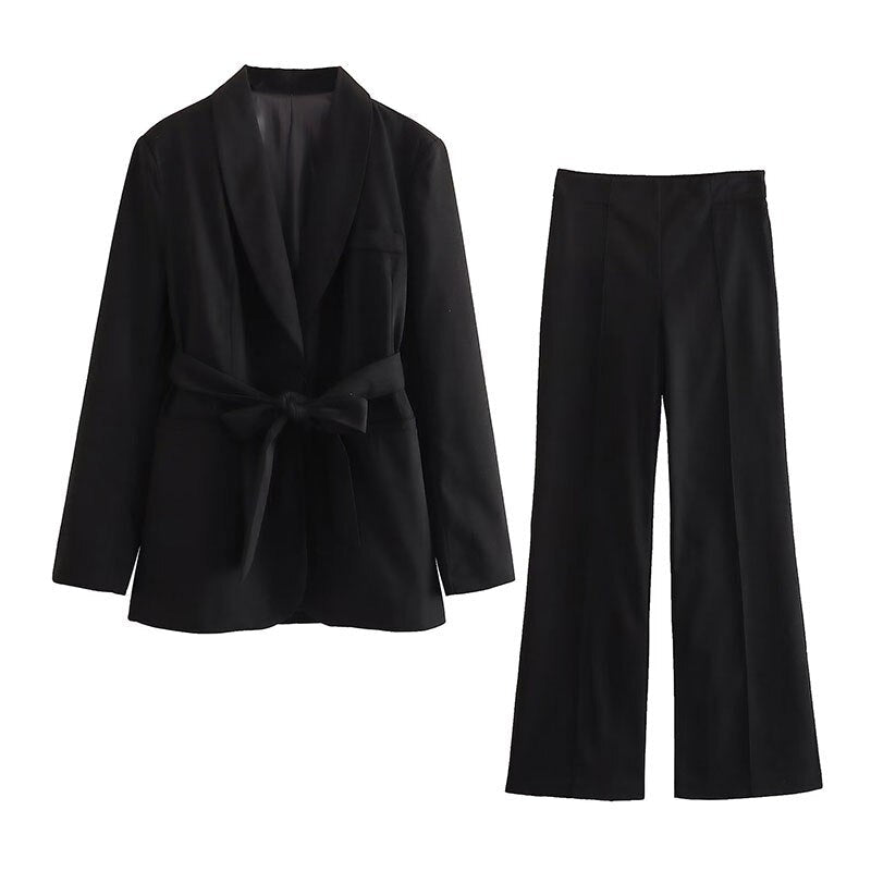 Elegant blazer with belt and matching trousers