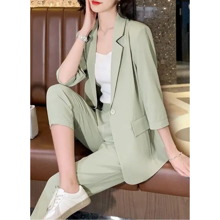 Stylish ladies' blazer with 3/4 sleeves