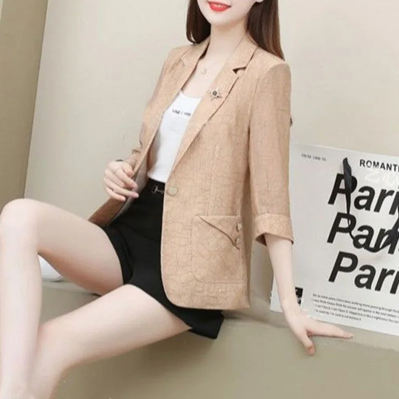 Casual women's blazer with rolled-up sleeves