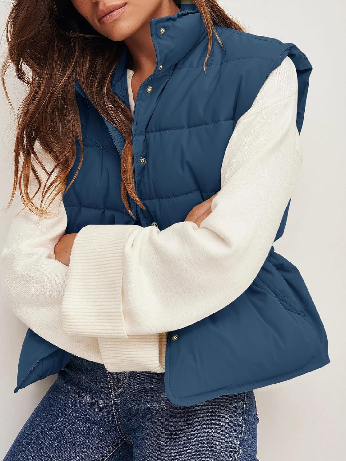 Women's - Sleeveless Gilet - Quilted Fabric - Stylish Lined Waistcoat - Fashionable Outerwear for Every Occasion
