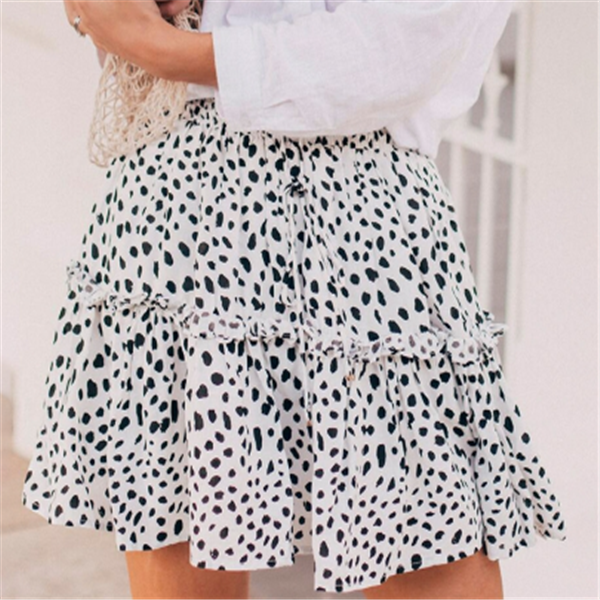 Leopard skirt in chic perfect fashion