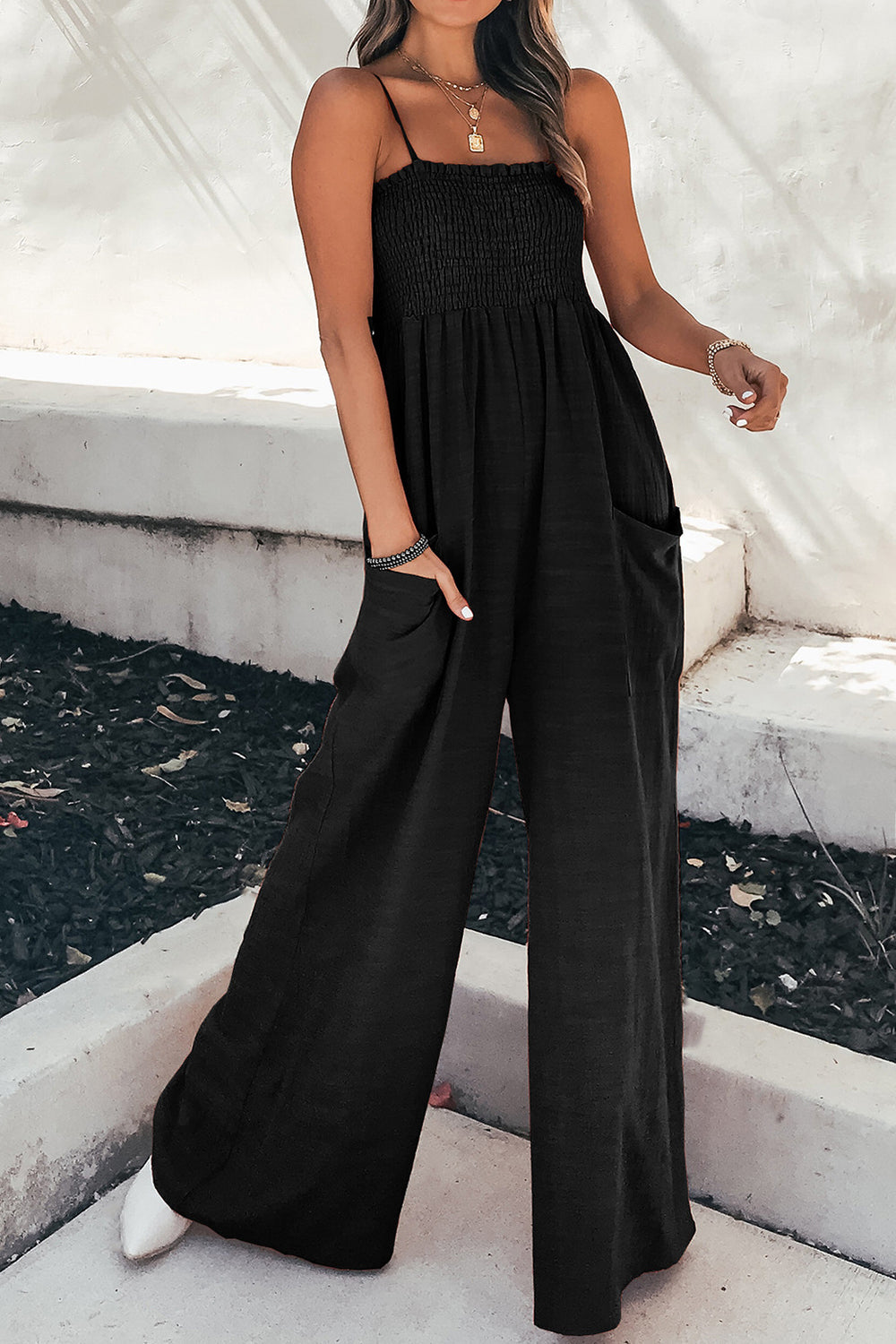 Women's - Sleeveless Summer Jumpsuit - Functional Pockets