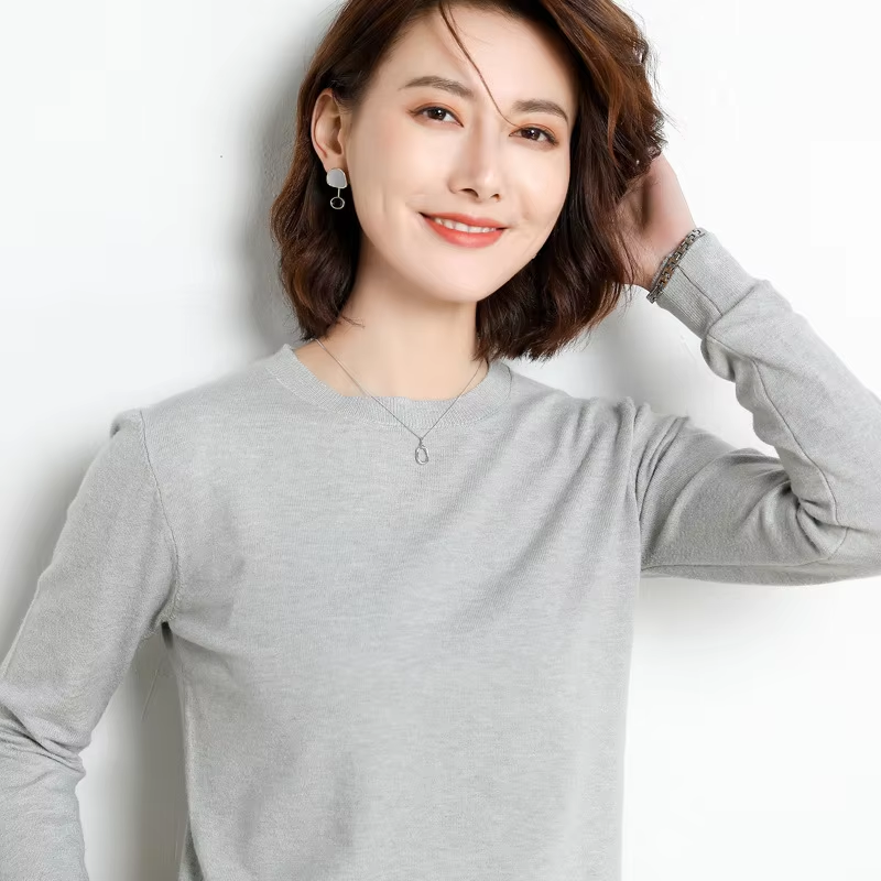 Comfortable lightweight knitted jumper