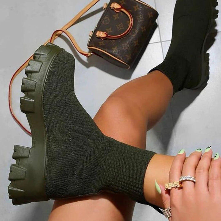 Knitted ankle boots with trendy sole