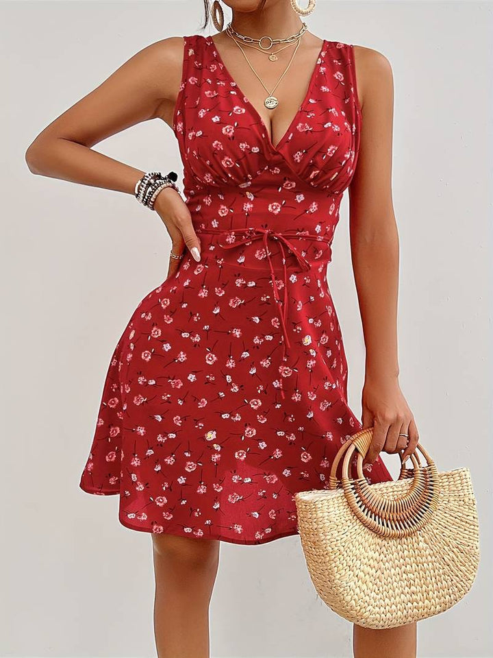 Stylish Sleeveless Dress With Belt and V-neckline