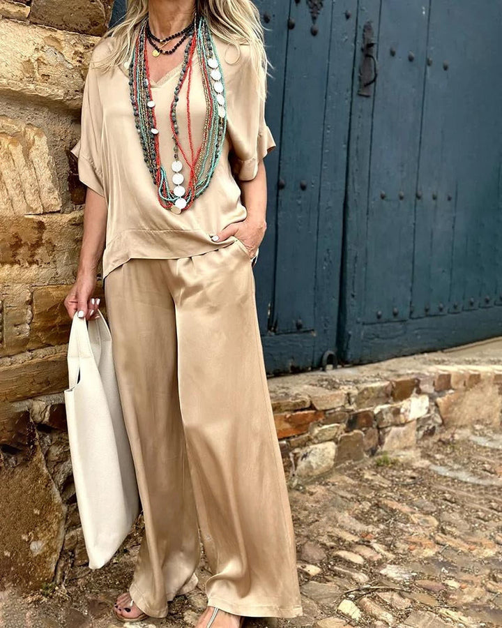 Women's - Elegant Blouse and Trouser Set - Chic Style - Perfect for Any Occasion - Comfortable and Stylish Outfit
