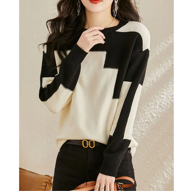 Casual jumper with geometric knit pattern