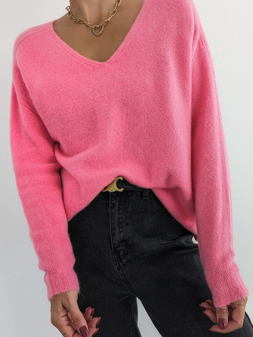 Cute single-coloured long-sleeved jumper