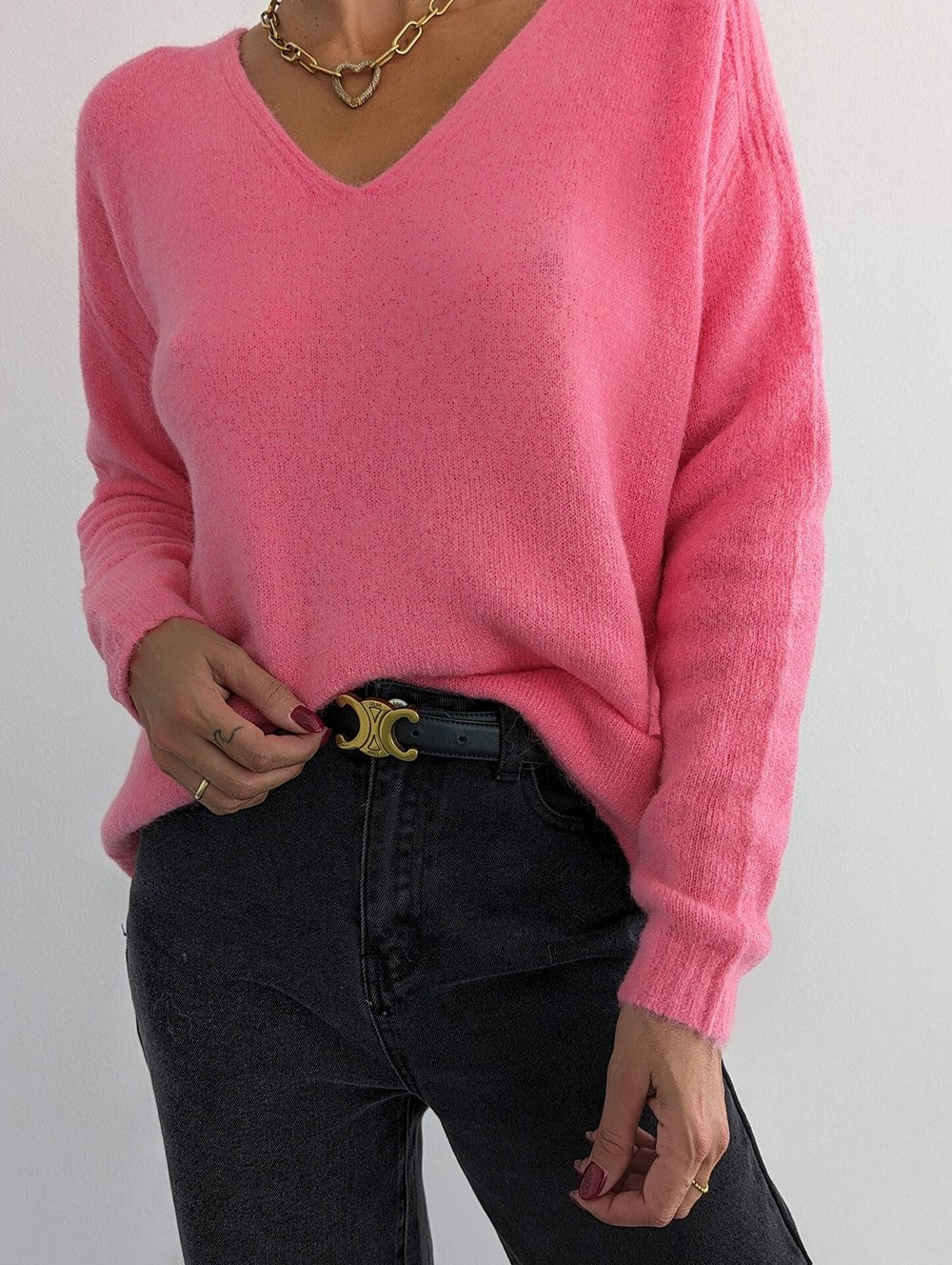 Cute single-coloured long-sleeved jumper