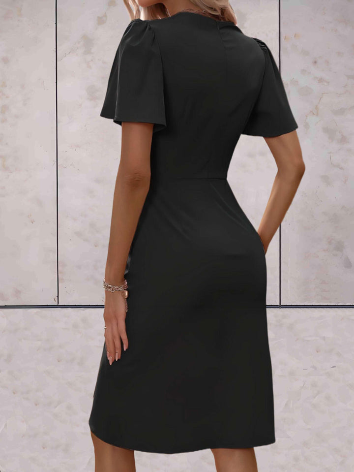 Women's - Elegant Dress - V-Neckline - Chic Style for Any Occasion - Perfect for Your Wardrobe