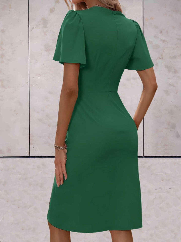 Women's - Elegant Dress - V-Neckline - Chic Style for Any Occasion - Perfect for Your Wardrobe
