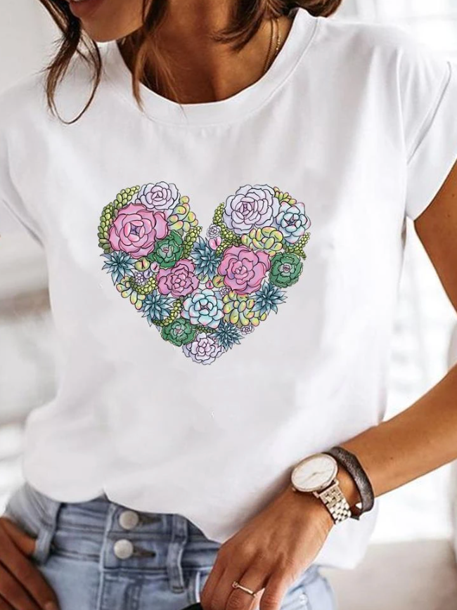 Very fashionable T-shirt with eye-catching summer designs