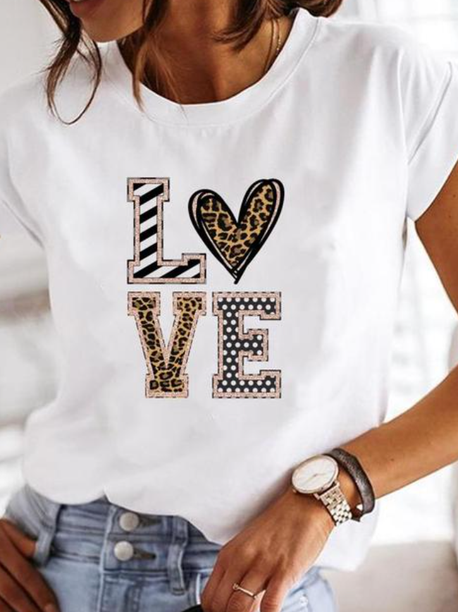 Very fashionable T-shirt with eye-catching summer designs