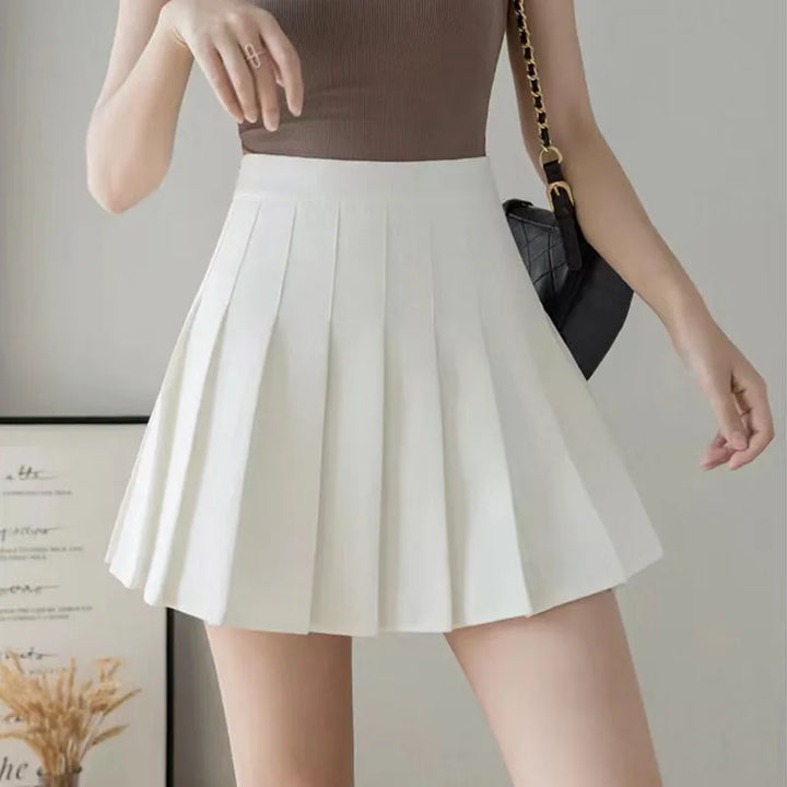 Pleated skirt with high waist