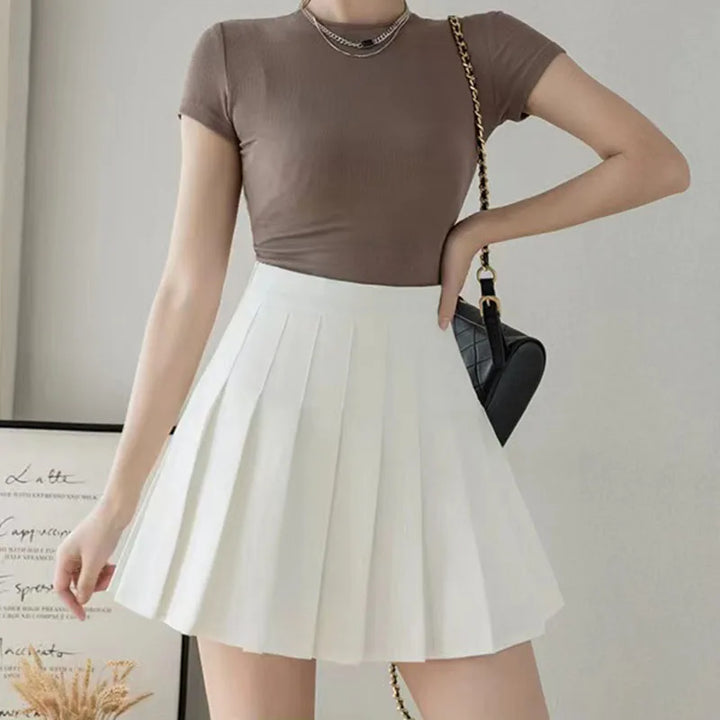 Pleated skirt with high waist