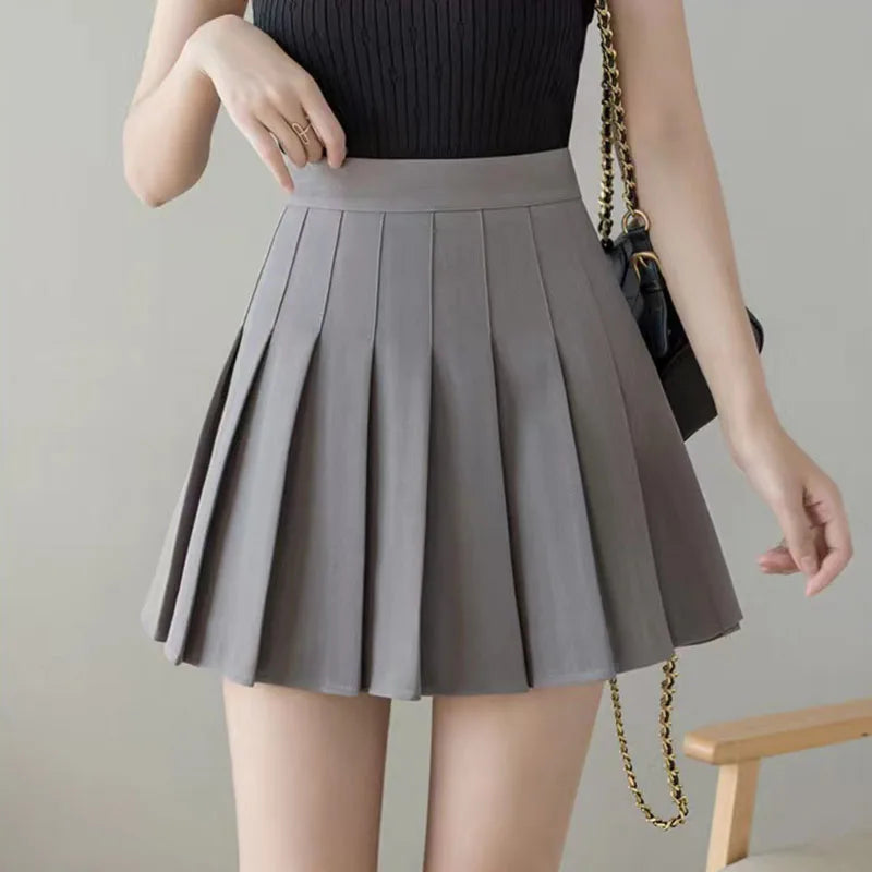 Pleated skirt with high waist